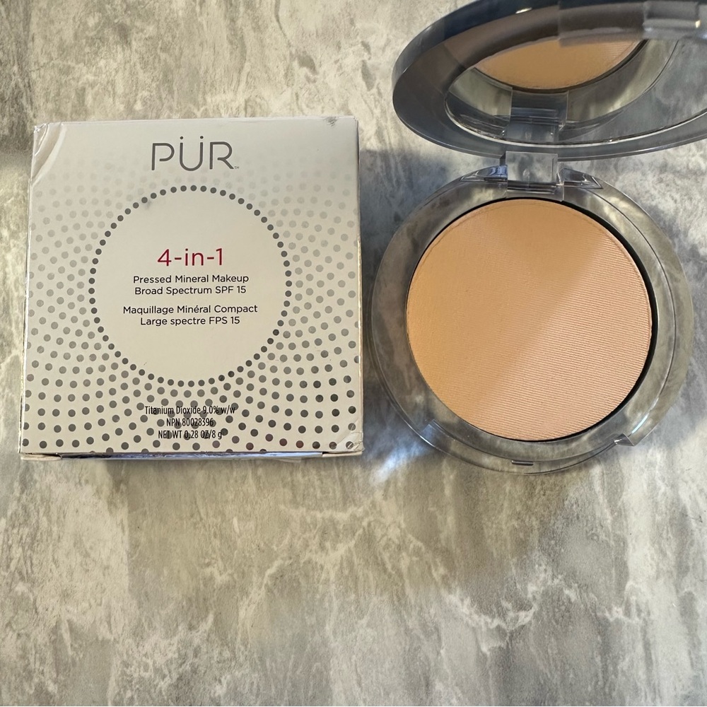 New‎ Pur Pressed Powder 4-in-1 Foundation Light